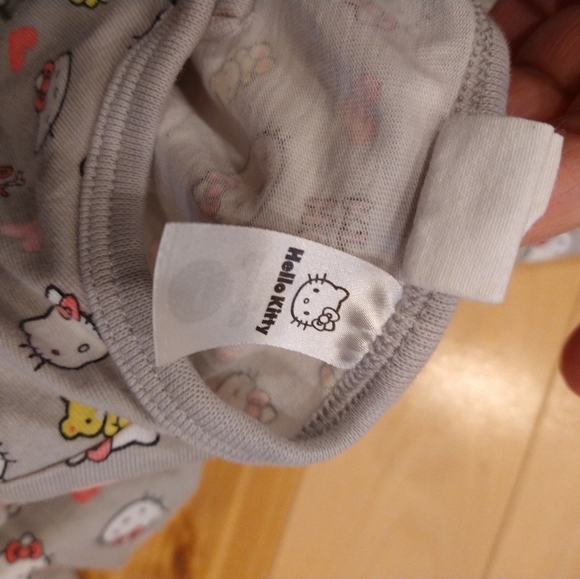 6-9m H&M Sanrio gray hello Kitty footie sleeper Pyjama - Picture 3 of 7